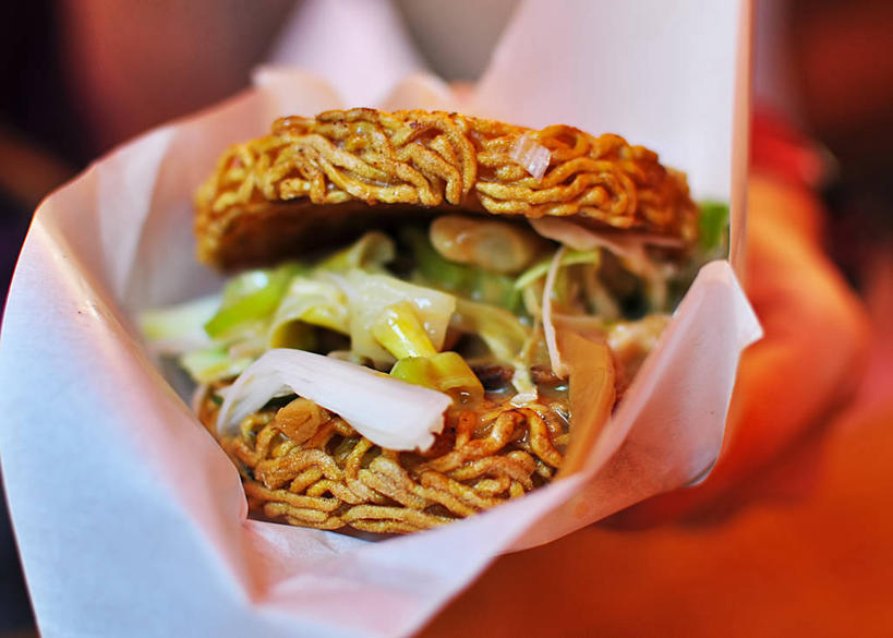 手,一个人,横图,特写,蔬菜,洋葱,神奈川,日本,亚洲,油炸,食品,神奈川县,汉堡包,笋,饮食,白色,摄影,部分,清新,东亚,本州,关东地方,本州岛,日本国,日本拉面,彩图,平冢市,成分